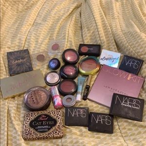 High end make up bundle